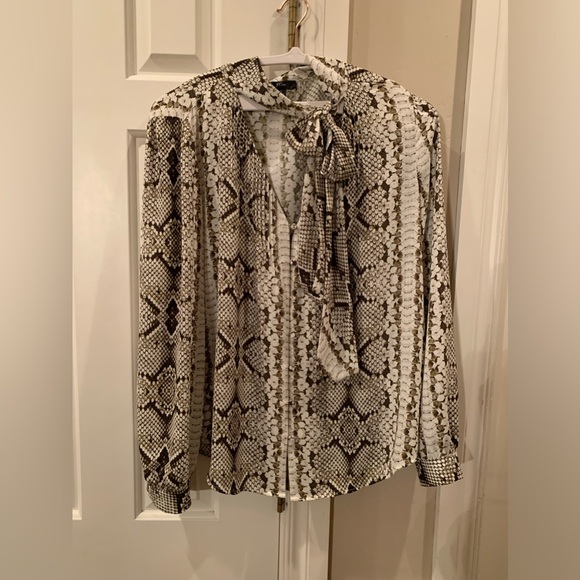 J. Crew Drapery Tie-Neck Snakeskin Print Blouse Size 12 - Picture 7 of 11